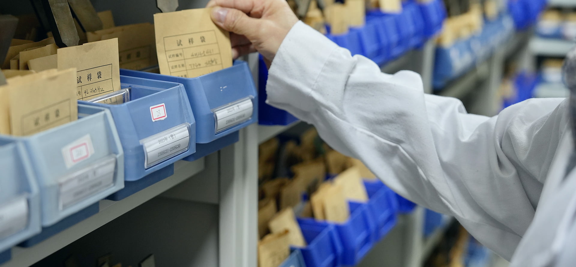 ������&�������